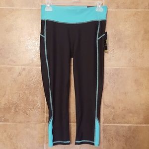Xersion Capris NWT Small